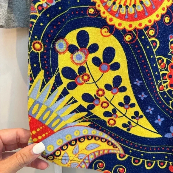 LuLaRoe Randy Baseball Tee Bright Fall Boho Paisley Print Size Medium M - Picture 6 of 9